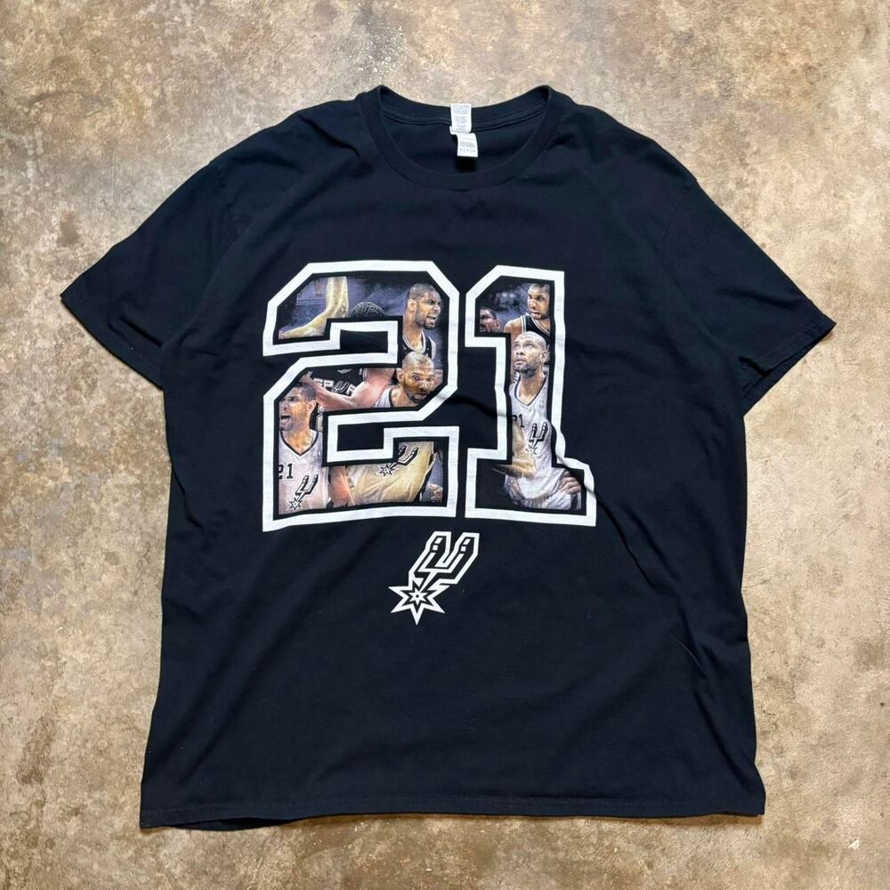 Vintage Tim Duncan Men's Black T-shirt